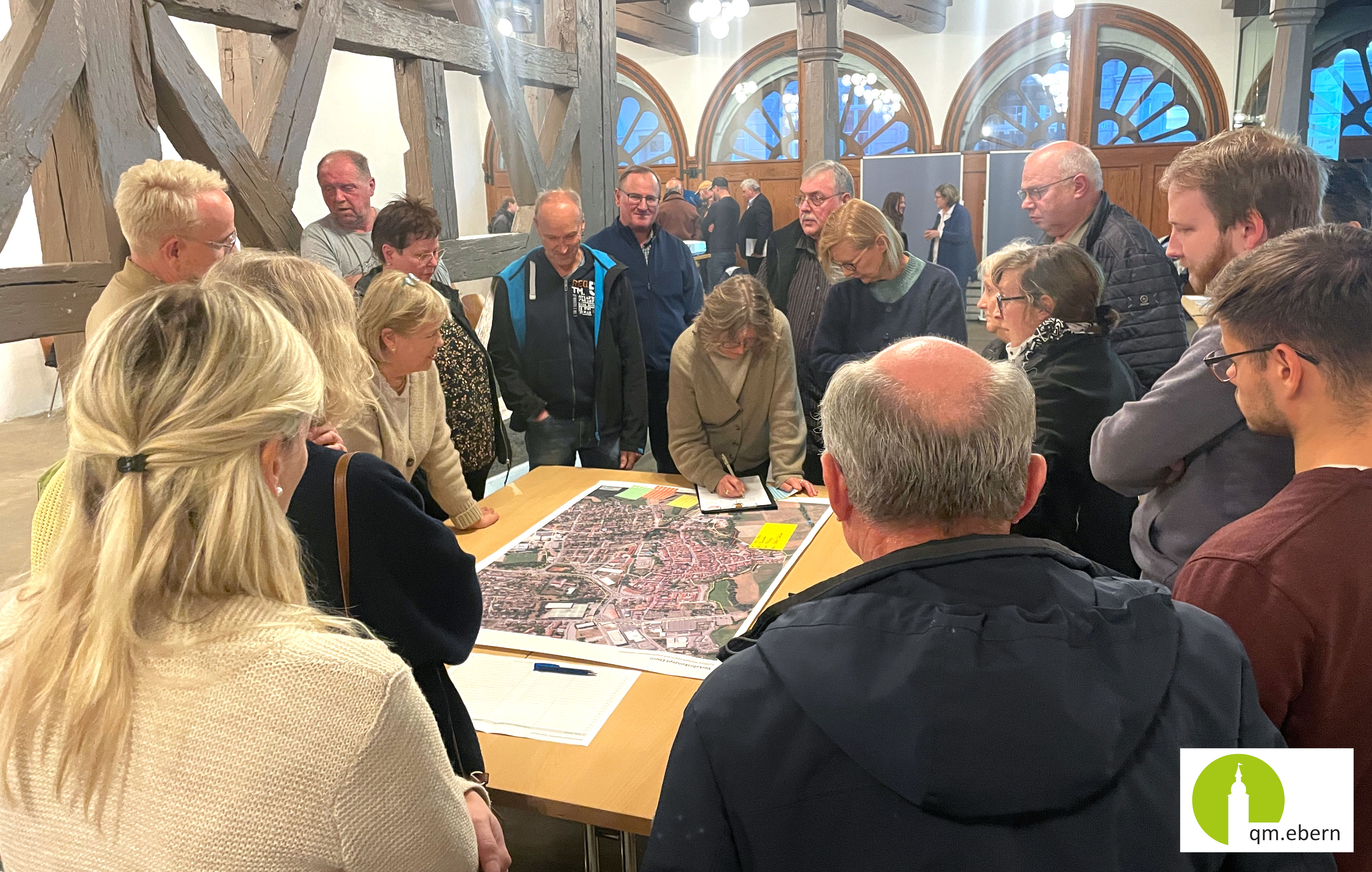 Diskussion und Arbeit in zwei Gruppen, Foto: Sophia Fiedler